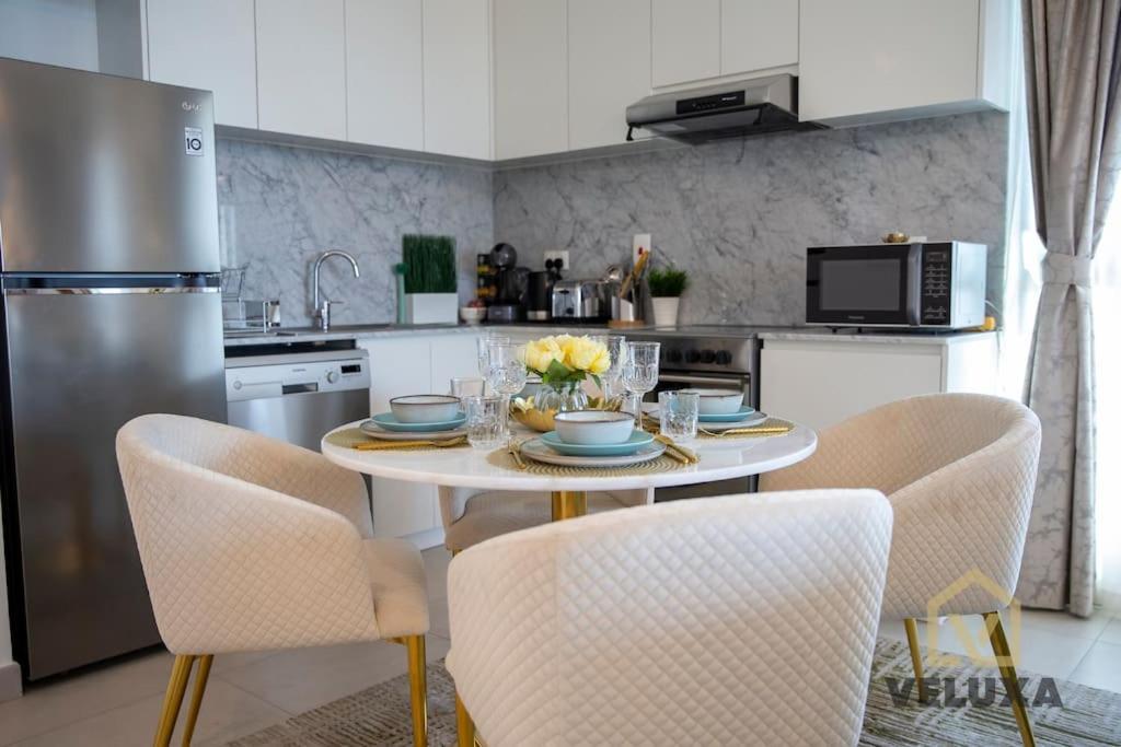 Veluxa - Luxury And Bright 1 Bedroom Apartment, Burj View! Dubai Eksteriør bilde
