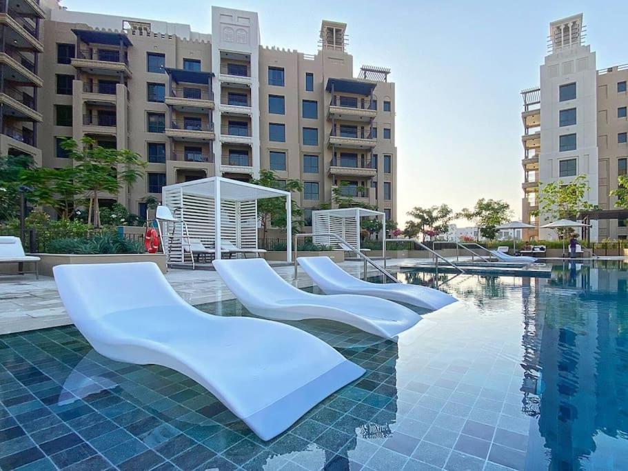 Veluxa - Luxury And Bright 1 Bedroom Apartment, Burj View! Dubai Eksteriør bilde