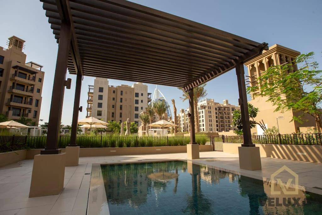 Veluxa - Luxury And Bright 1 Bedroom Apartment, Burj View! Dubai Eksteriør bilde