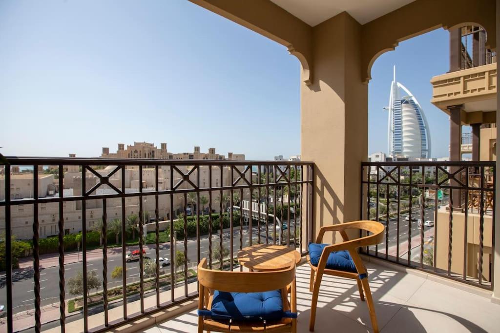 Veluxa - Luxury And Bright 1 Bedroom Apartment, Burj View! Dubai Eksteriør bilde