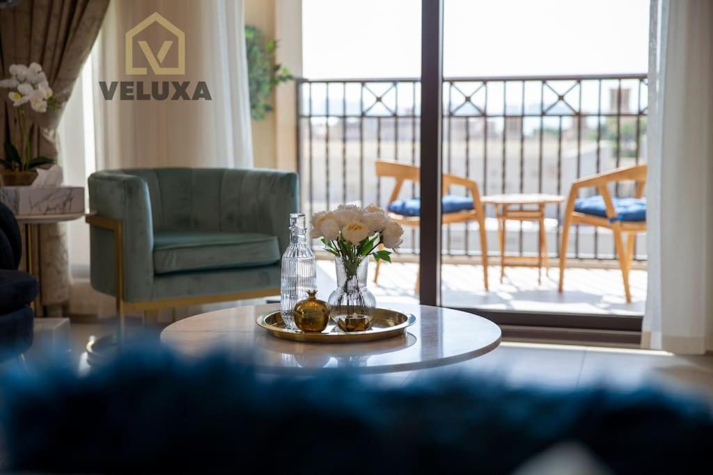 Veluxa - Luxury And Bright 1 Bedroom Apartment, Burj View! Dubai Eksteriør bilde
