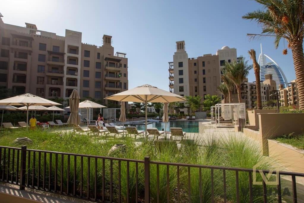 Veluxa - Luxury And Bright 1 Bedroom Apartment, Burj View! Dubai Eksteriør bilde
