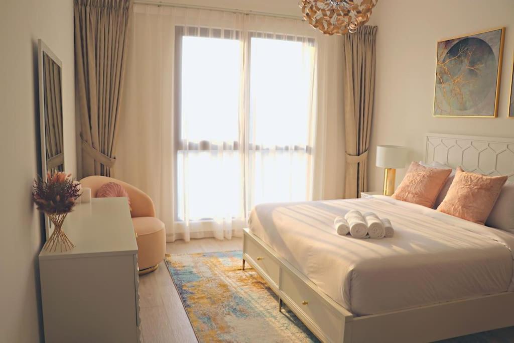 Veluxa - Luxury And Bright 1 Bedroom Apartment, Burj View! Dubai Eksteriør bilde
