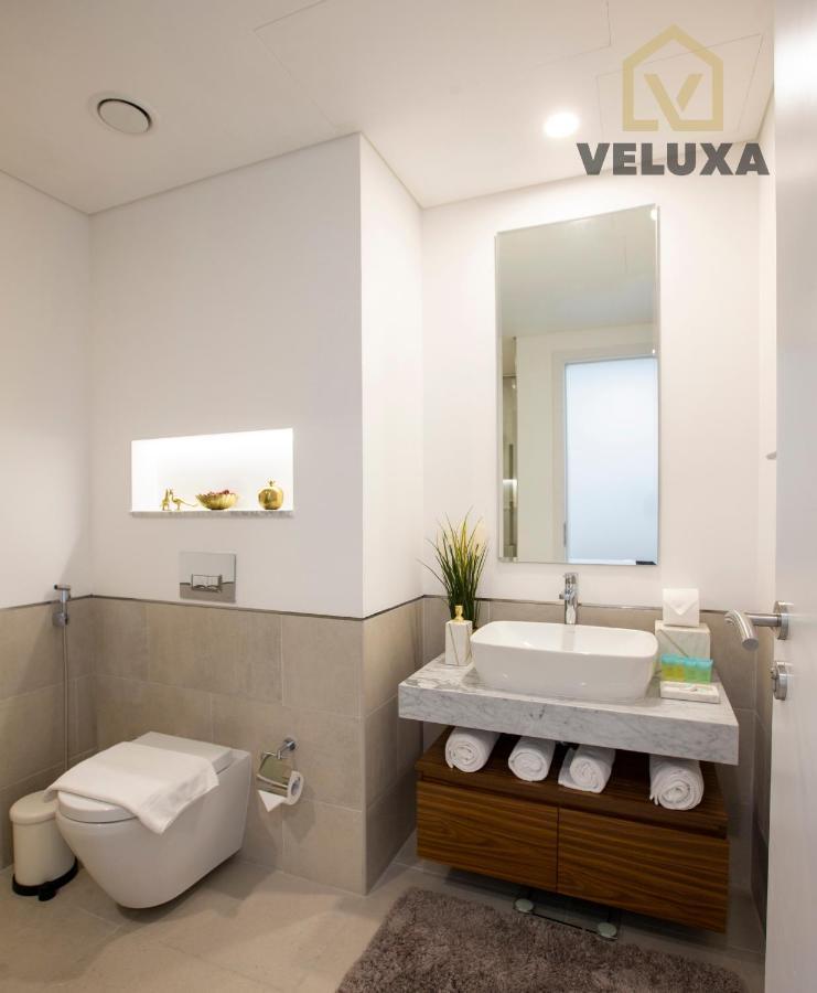 Veluxa - Luxury And Bright 1 Bedroom Apartment, Burj View! Dubai Eksteriør bilde